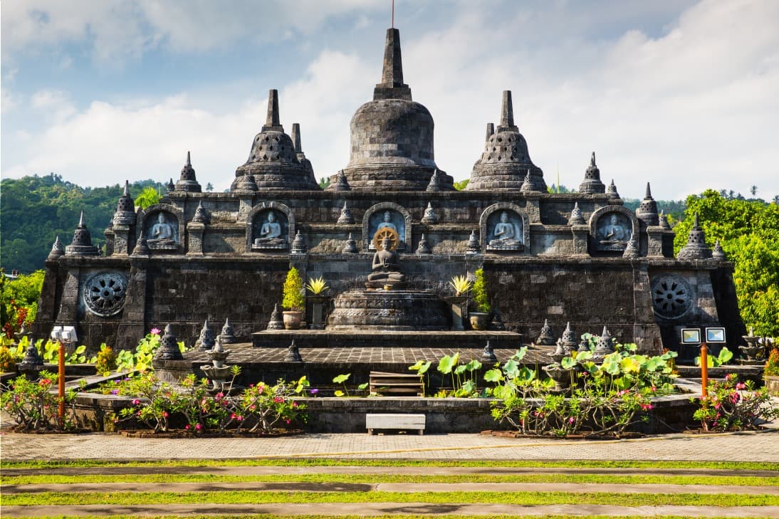 Buddhist statues stupa compounds brahmavihara arama temple