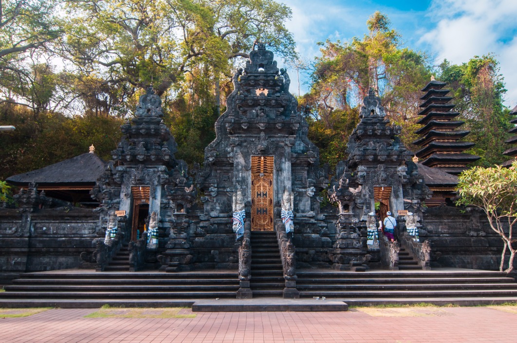 Bali Autrement  la recherche des temples balinais  loin 